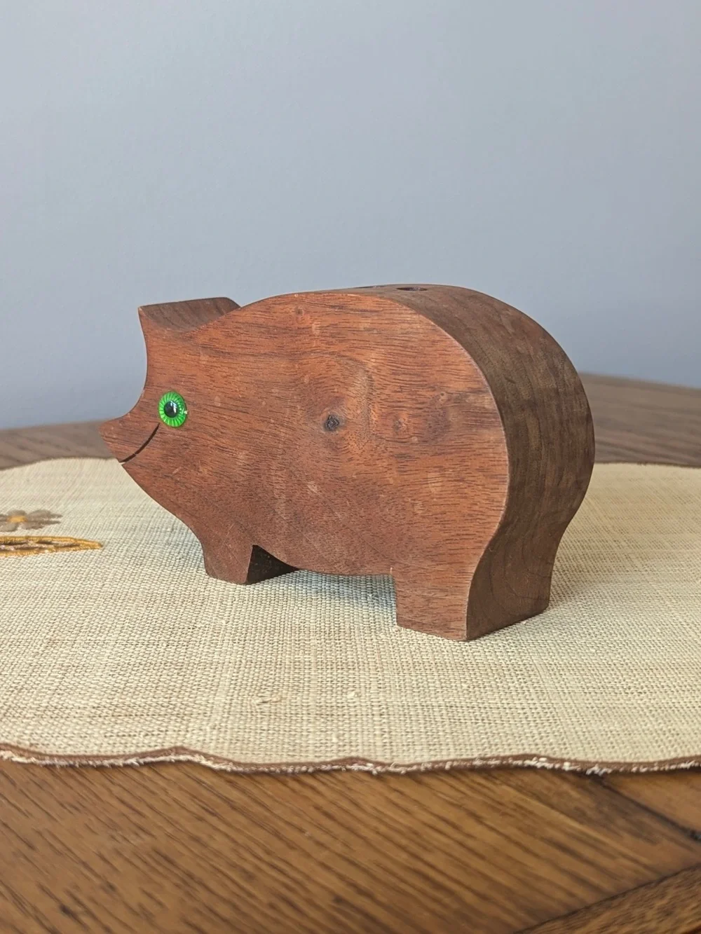 Vintage Hand-carved Wooden Walnut Green-eyed Pig Pencil Holder Desk Organizer 🐷